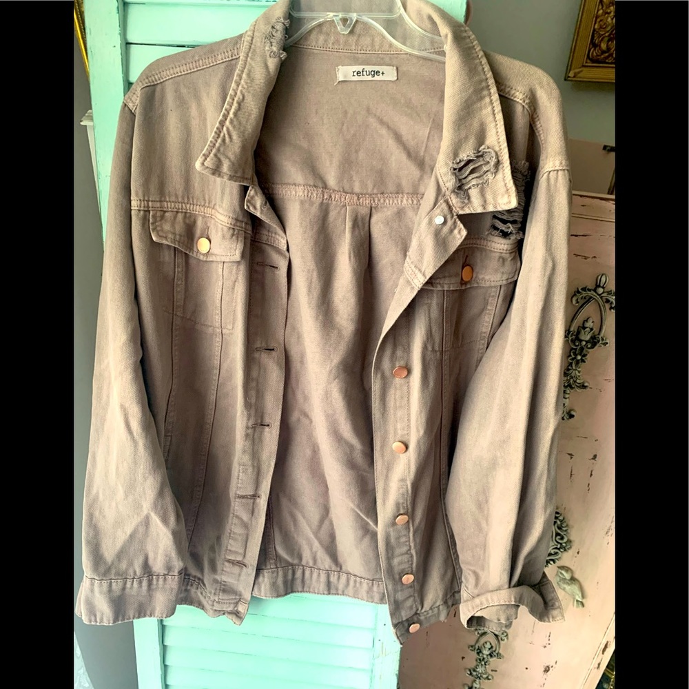 Refuge 2x distressed denim jacket taupe NWOT